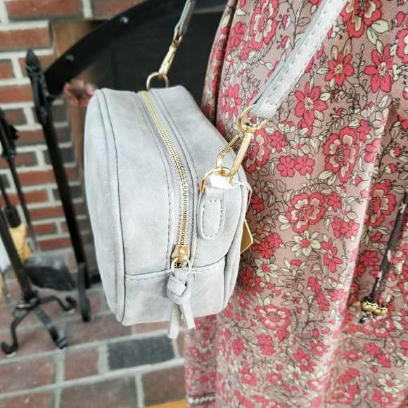 $8⭐️ Small Zipper Grey Crossbody Bag Pocketbook - Picture 4 of 8